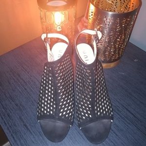 Unisa suede wedge 11 like new